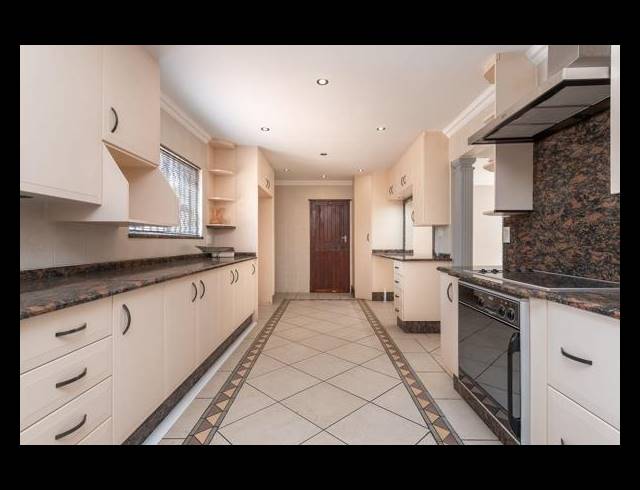 4 BEDROOM HOUSE FOR SALE IN BASSONIA